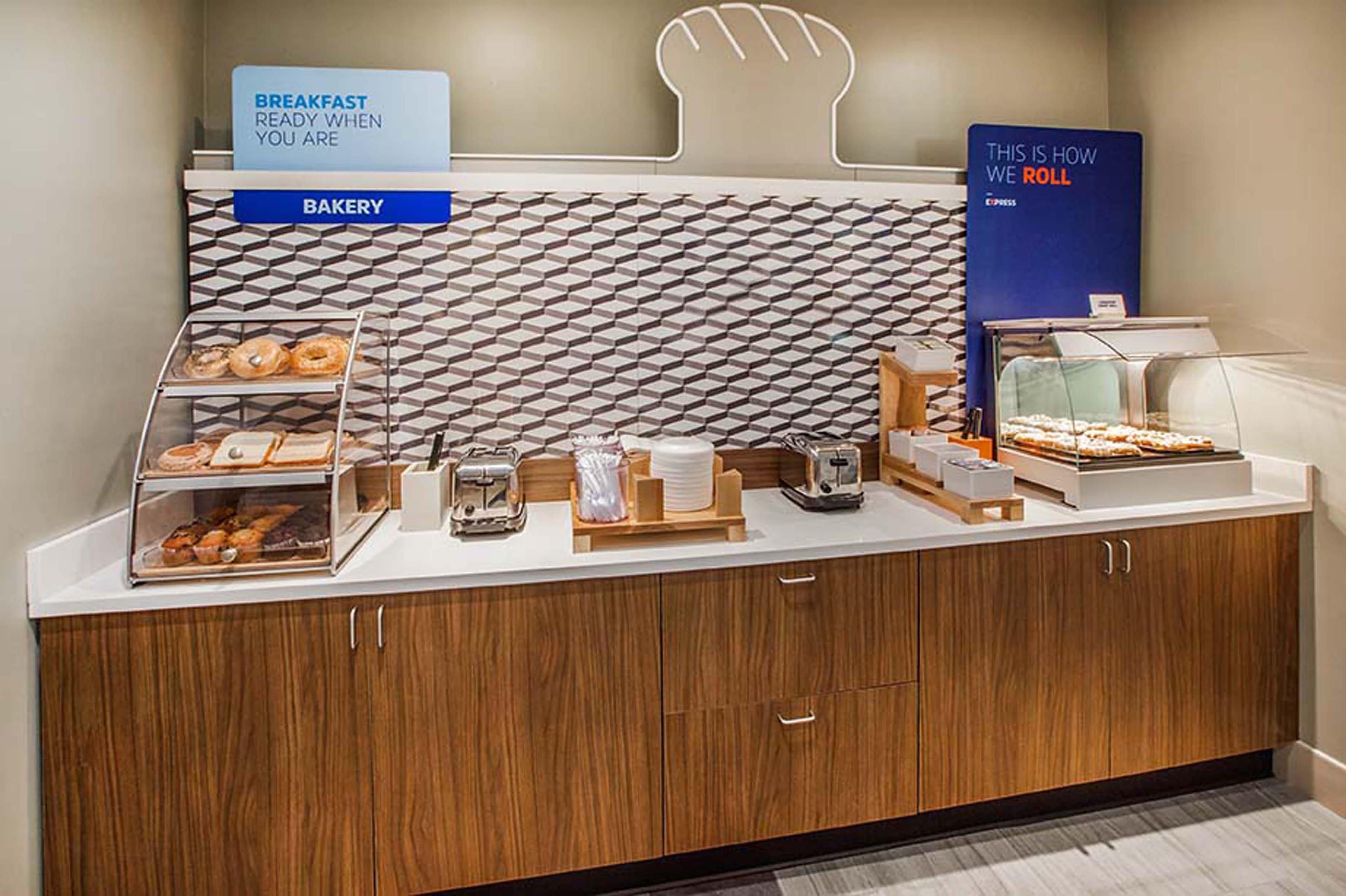 Holiday Inn Express Washington Dc Sw - Springfield By Ihg מראה חיצוני תמונה